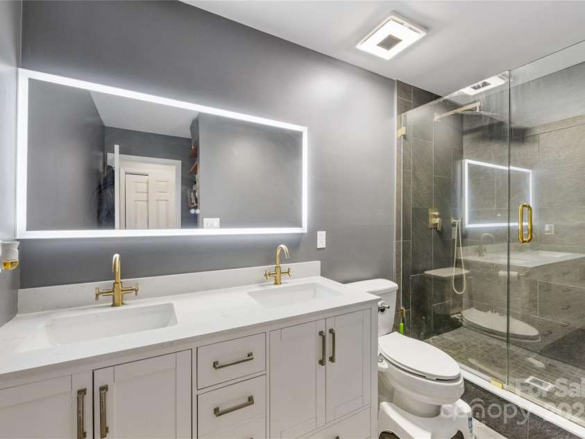 225 Chase Street, Charlotte, NC 28207.  MLS# CAR4216939, YatesRealty ID 5673. 