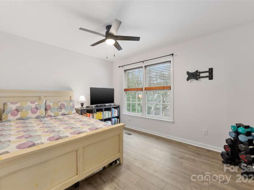 225 Chase Street, Charlotte, NC 28207.  MLS# CAR4216939, YatesRealty ID 5673. 