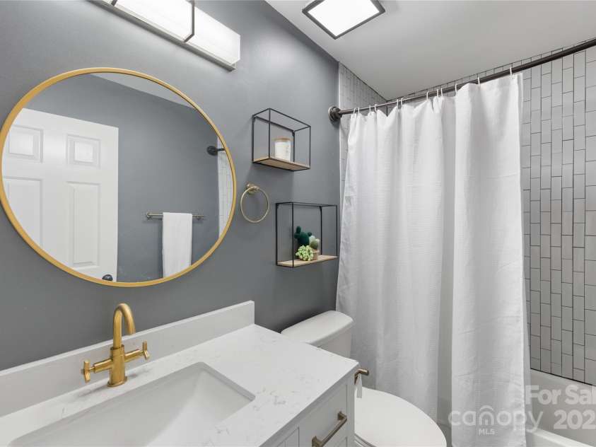 225 Chase Street, Charlotte, NC 28207.  MLS# CAR4216939, YatesRealty ID 5673. 