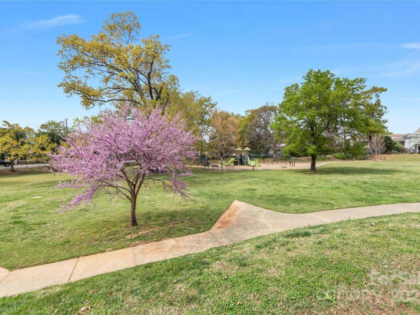 225 Chase Street, Charlotte, NC 28207.  MLS# CAR4216939, YatesRealty ID 5673. 