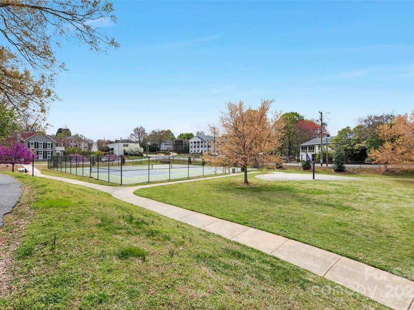 225 Chase Street, Charlotte, NC 28207.  MLS# CAR4216939, YatesRealty ID 5673. 