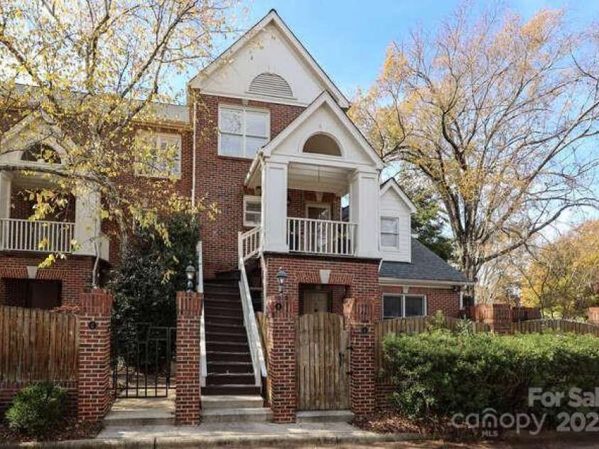 225 Chase Street, Charlotte, NC 28207.  MLS# CAR4329483, YatesRealty ID 5673. 