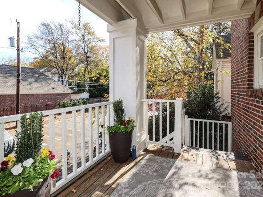 225 Chase Street, Charlotte, NC 28207.  MLS# CAR4329483, YatesRealty ID 5673. 