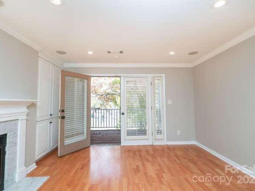 225 Chase Street, Charlotte, NC 28207.  MLS# CAR4329483, YatesRealty ID 5673. 