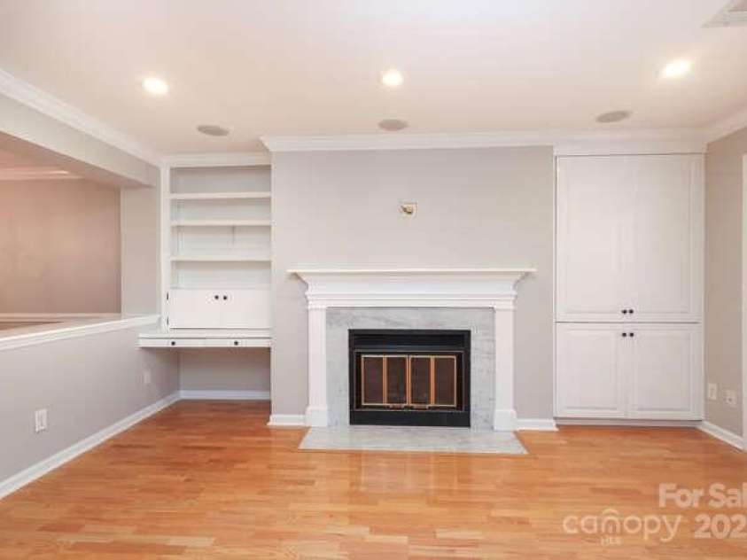 225 Chase Street, Charlotte, NC 28207.  MLS# CAR4329483, YatesRealty ID 5673. 