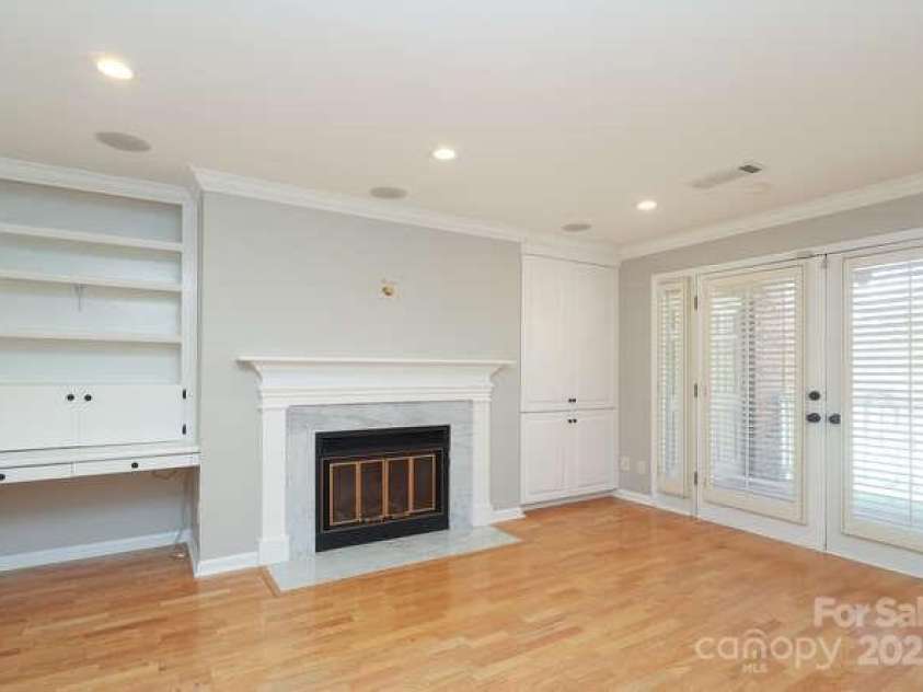 225 Chase Street, Charlotte, NC 28207.  MLS# CAR4329483, YatesRealty ID 5673. 