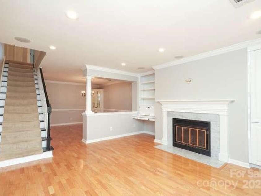 225 Chase Street, Charlotte, NC 28207.  MLS# CAR4329483, YatesRealty ID 5673. 