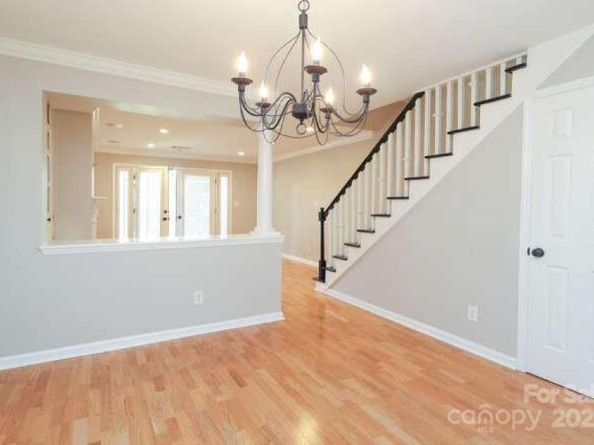 225 Chase Street, Charlotte, NC 28207.  MLS# CAR4329483, YatesRealty ID 5673. 