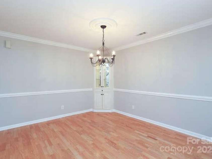 225 Chase Street, Charlotte, NC 28207.  MLS# CAR4329483, YatesRealty ID 5673. 