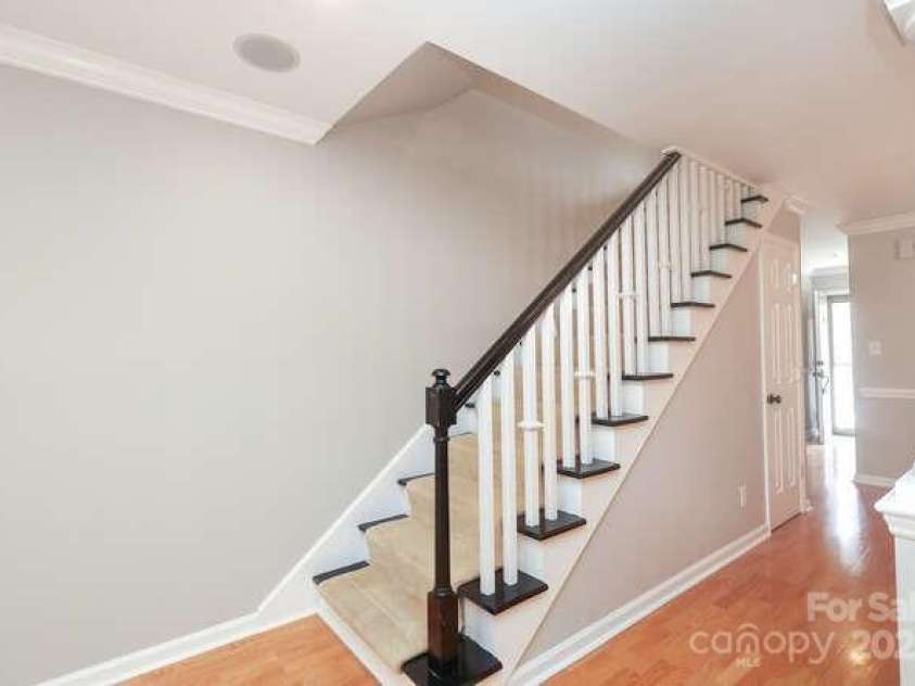 225 Chase Street, Charlotte, NC 28207.  MLS# CAR4329483, YatesRealty ID 5673. 