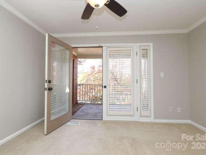 225 Chase Street, Charlotte, NC 28207.  MLS# CAR4329483, YatesRealty ID 5673. 