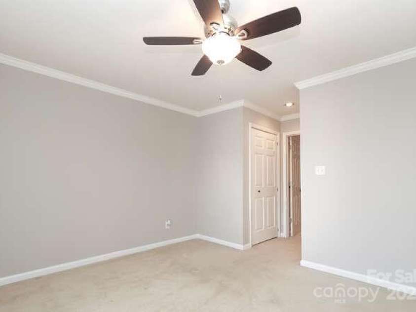 225 Chase Street, Charlotte, NC 28207.  MLS# CAR4329483, YatesRealty ID 5673. 