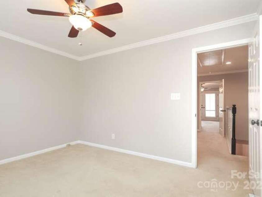 225 Chase Street, Charlotte, NC 28207.  MLS# CAR4329483, YatesRealty ID 5673. 