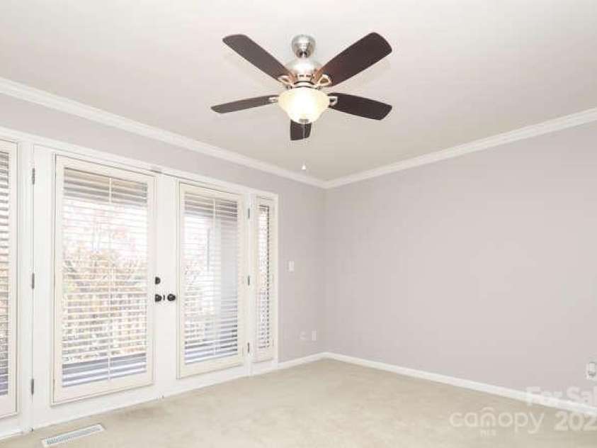 225 Chase Street, Charlotte, NC 28207.  MLS# CAR4329483, YatesRealty ID 5673. 