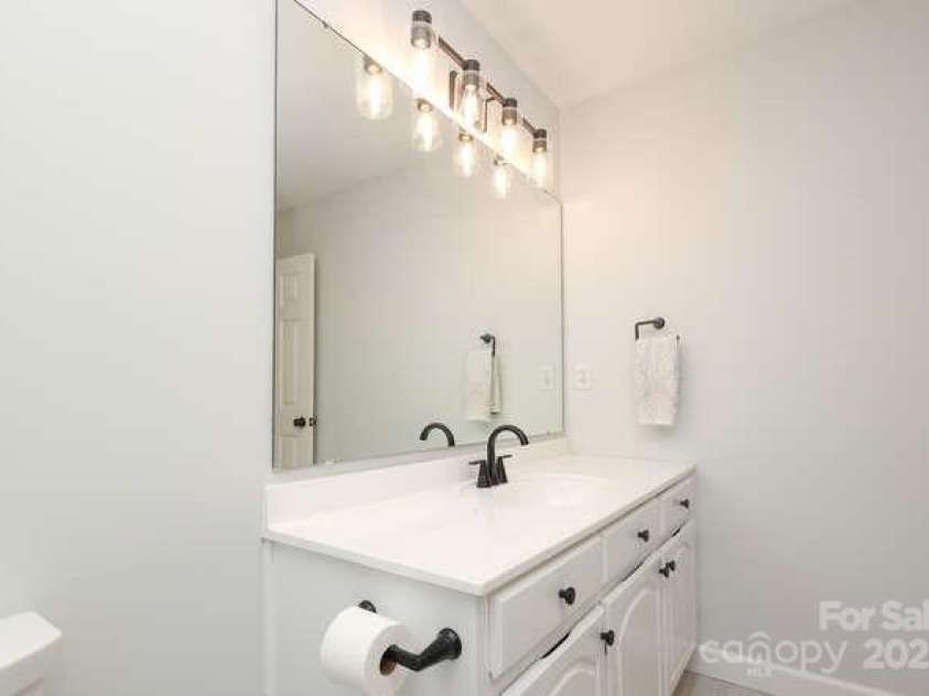 225 Chase Street, Charlotte, NC 28207.  MLS# CAR4329483, YatesRealty ID 5673. 