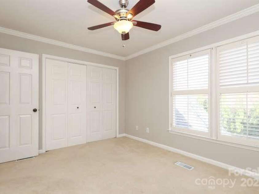 225 Chase Street, Charlotte, NC 28207.  MLS# CAR4329483, YatesRealty ID 5673. 