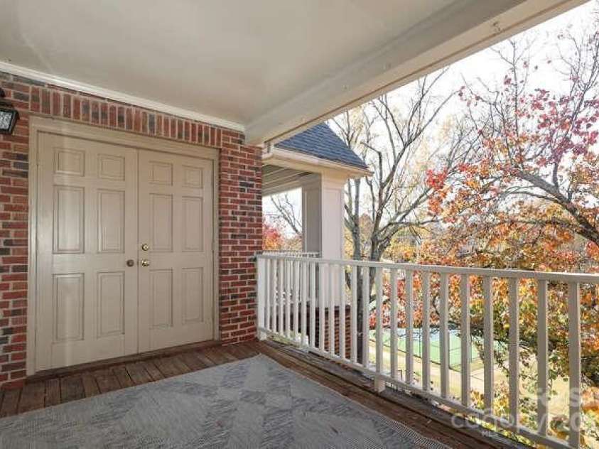 225 Chase Street, Charlotte, NC 28207.  MLS# CAR4329483, YatesRealty ID 5673. 