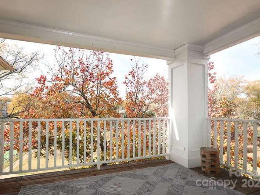 225 Chase Street, Charlotte, NC 28207.  MLS# CAR4329483, YatesRealty ID 5673. 