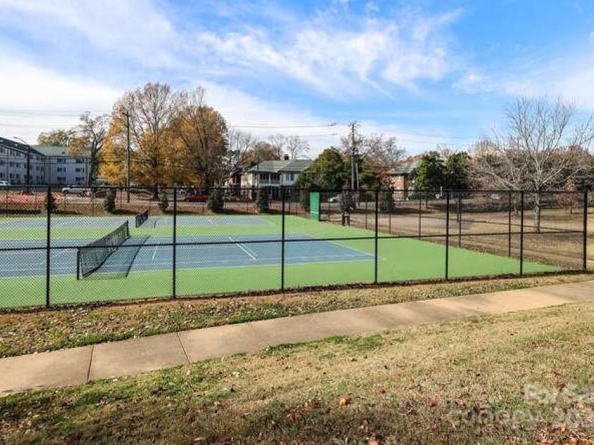 225 Chase Street, Charlotte, NC 28207.  MLS# CAR4329483, YatesRealty ID 5673. 