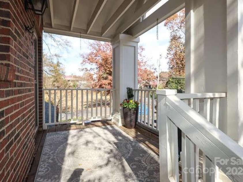 225 Chase Street, Charlotte, NC 28207.  MLS# CAR4329483, YatesRealty ID 5673. 