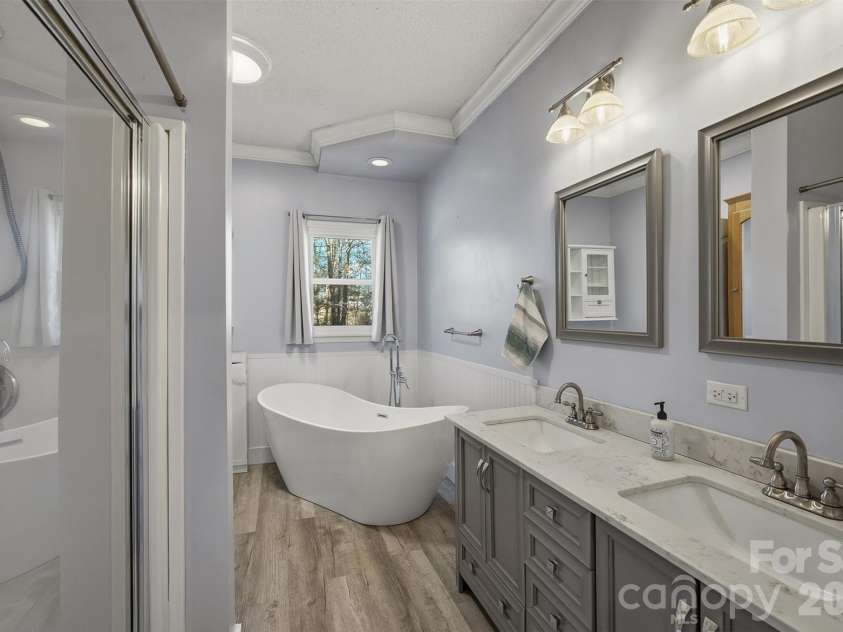 3053 Dalton Drive, Morganton, NC 28655.  MLS# CAR4358592, YatesRealty ID 5673. Primary Bathroom