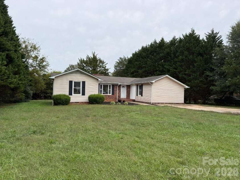 2534 Teague Street, Lincolnton, NC 28092.  MLS# CAR4432012, YatesRealty ID 56732. 