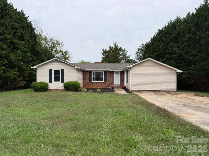 2534 Teague Street, Lincolnton, NC 28092.  MLS# CAR4432012, YatesRealty ID 56732. 