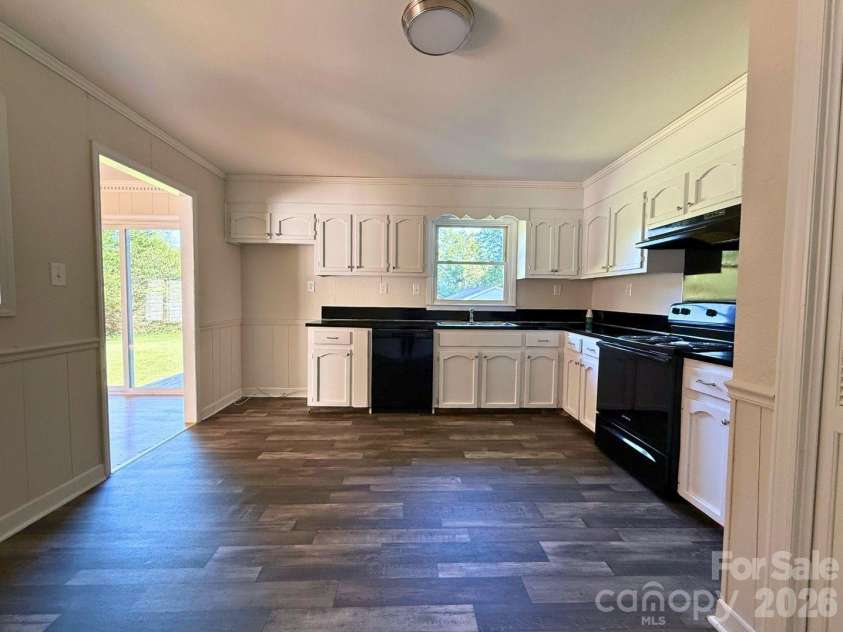 2534 Teague Street, Lincolnton, NC 28092.  MLS# CAR4432012, YatesRealty ID 56732. 