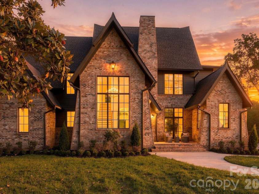 122 Lansdowne Road, Charlotte, NC 28270.  MLS# CAR4431466, YatesRealty ID 56733. 