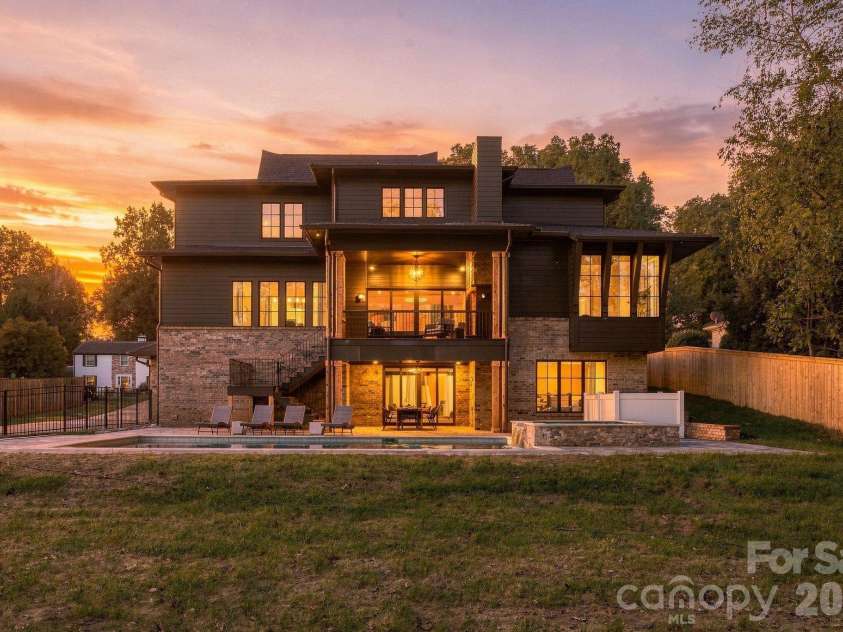 122 Lansdowne Road, Charlotte, NC 28270.  MLS# CAR4431466, YatesRealty ID 56733. 