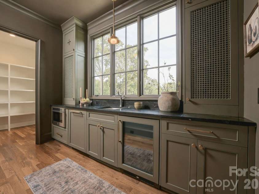 122 Lansdowne Road, Charlotte, NC 28270.  MLS# CAR4431466, YatesRealty ID 56733. 