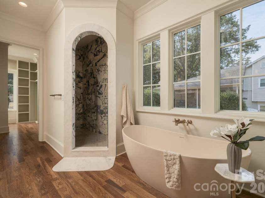 122 Lansdowne Road, Charlotte, NC 28270.  MLS# CAR4431466, YatesRealty ID 56733. 