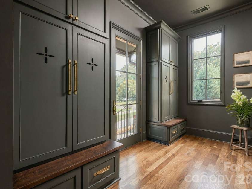122 Lansdowne Road, Charlotte, NC 28270.  MLS# CAR4431466, YatesRealty ID 56733. 