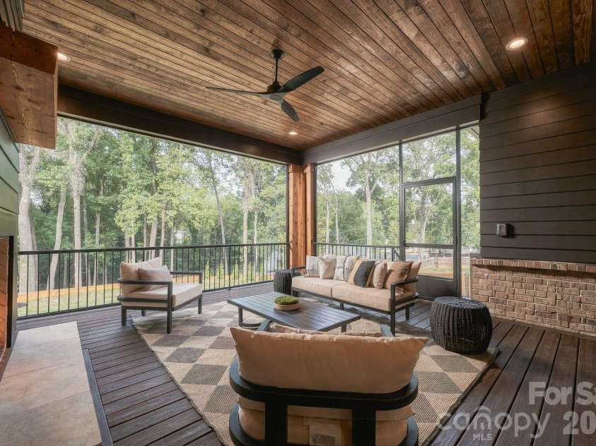 122 Lansdowne Road, Charlotte, NC 28270.  MLS# CAR4431466, YatesRealty ID 56733. 