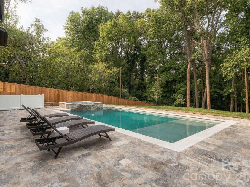 122 Lansdowne Road, Charlotte, NC 28270.  MLS# CAR4431466, YatesRealty ID 56733. 