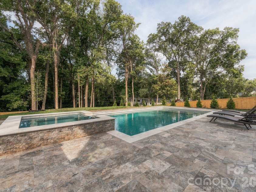 122 Lansdowne Road, Charlotte, NC 28270.  MLS# CAR4431466, YatesRealty ID 56733. 