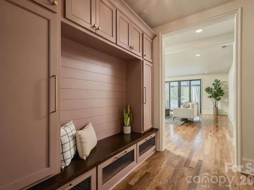 122 Lansdowne Road, Charlotte, NC 28270.  MLS# CAR4431466, YatesRealty ID 56733. Basement drop zone