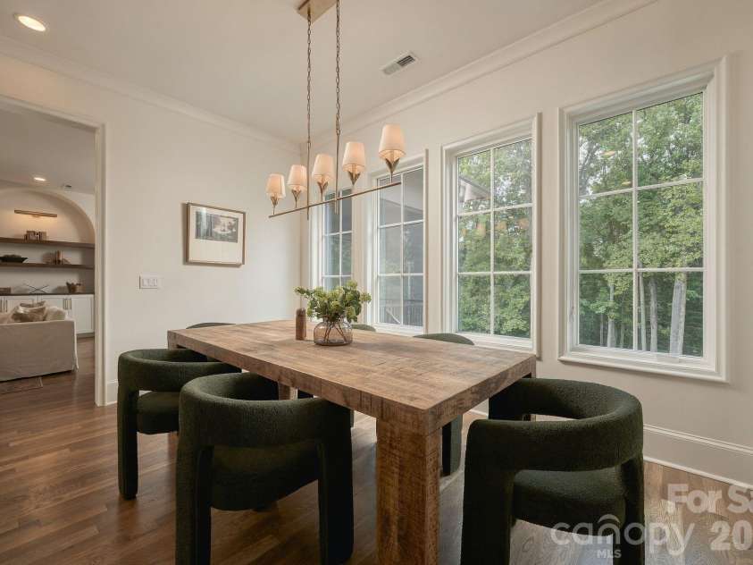 122 Lansdowne Road, Charlotte, NC 28270.  MLS# CAR4431466, YatesRealty ID 56733. Dining room