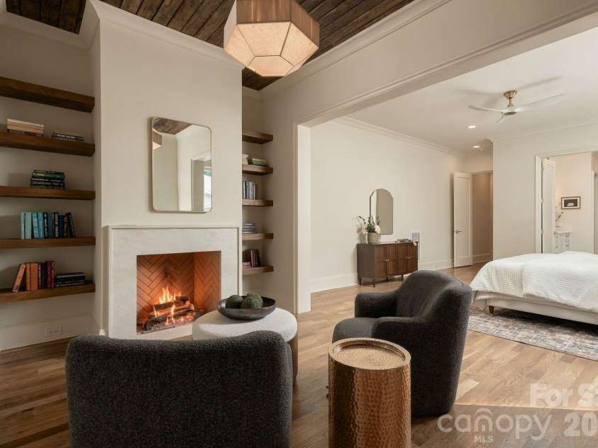 122 Lansdowne Road, Charlotte, NC 28270.  MLS# CAR4431466, YatesRealty ID 56733. Primary bedroom sitting area