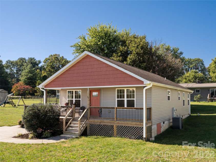 33 Sherman Meadows Drive, East Flat Rock, NC 28726.  MLS# CAR4423057, YatesRealty ID 56736. 