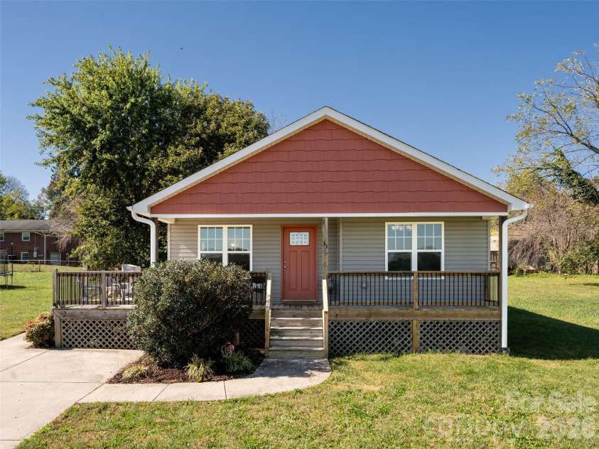 33 Sherman Meadows Drive, East Flat Rock, NC 28726.  MLS# CAR4423057, YatesRealty ID 56736. 