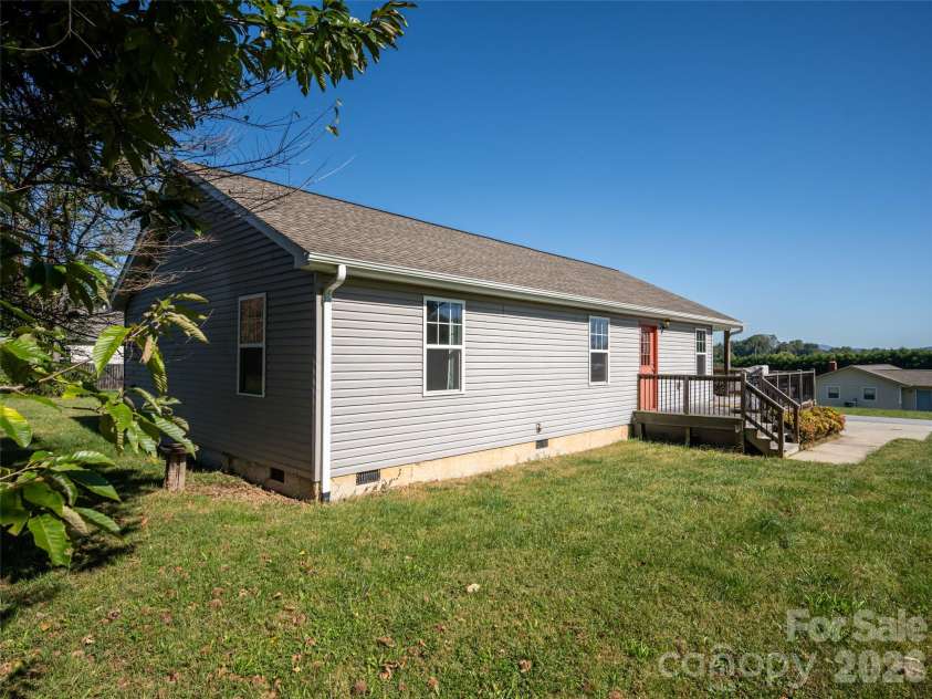 33 Sherman Meadows Drive, East Flat Rock, NC 28726.  MLS# CAR4423057, YatesRealty ID 56736. 