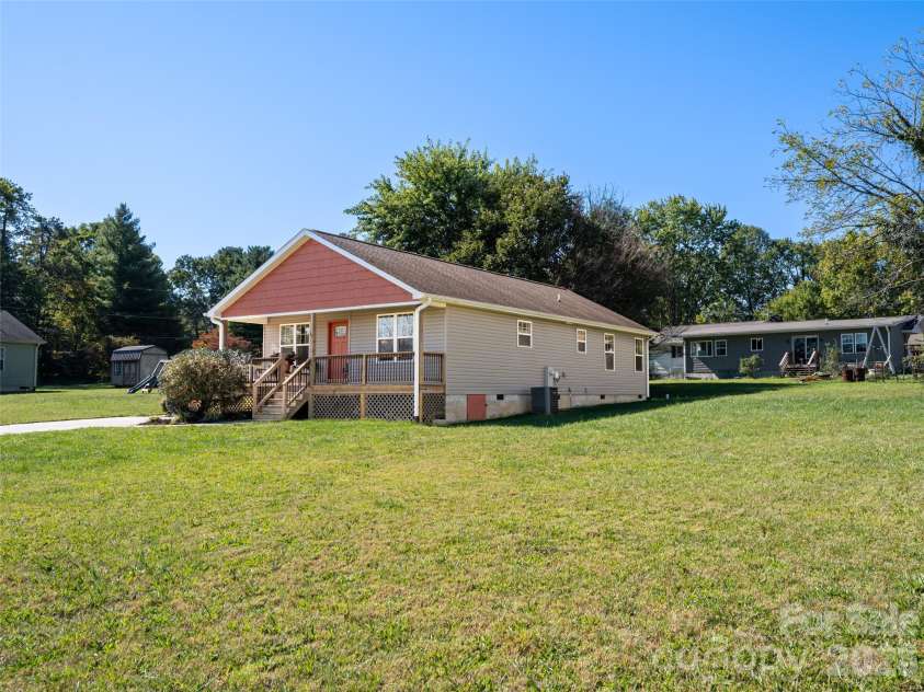 33 Sherman Meadows Drive, East Flat Rock, NC 28726.  MLS# CAR4423057, YatesRealty ID 56736. 