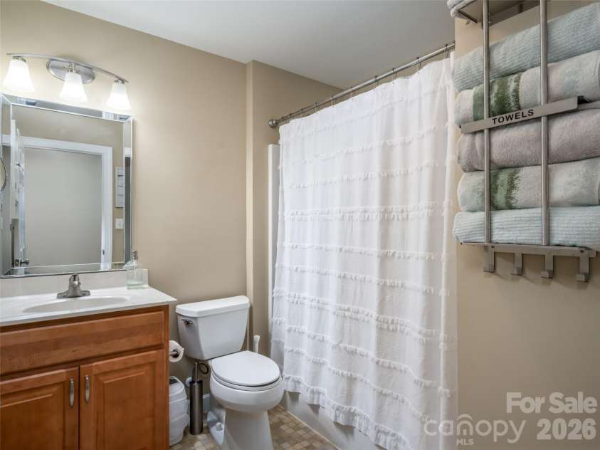 33 Sherman Meadows Drive, East Flat Rock, NC 28726.  MLS# CAR4423057, YatesRealty ID 56736. Hall Full Bathroom