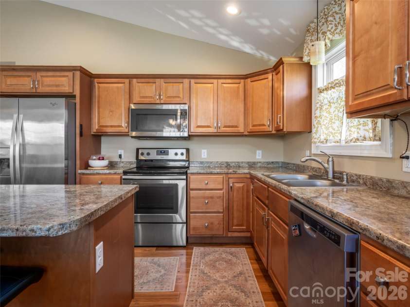 33 Sherman Meadows Drive, East Flat Rock, NC 28726.  MLS# CAR4423057, YatesRealty ID 56736. Stainless Steel Appliances in Kitchen