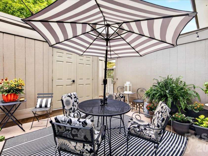 3762 Winding Creek Lane, Charlotte, NC 28226.  MLS# CAR4434831, YatesRealty ID 56737. Enclosed Patio Off Kitchen
