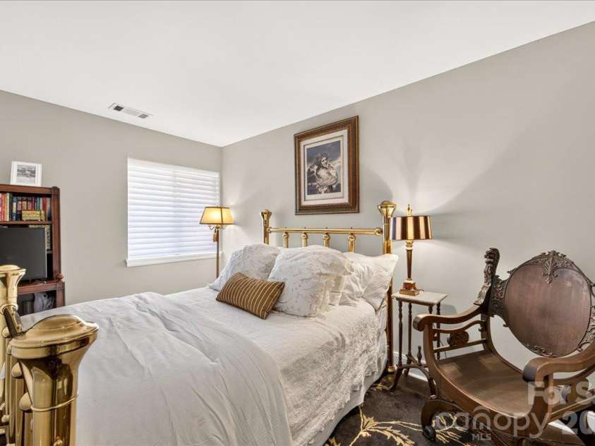 3762 Winding Creek Lane, Charlotte, NC 28226.  MLS# CAR4434831, YatesRealty ID 56737. Guest Bedroom on Upper Level