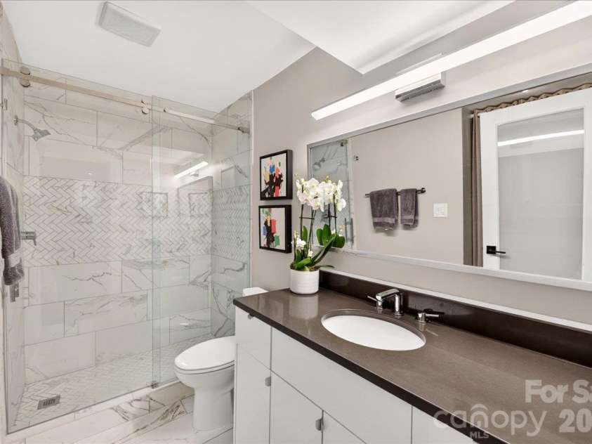 3762 Winding Creek Lane, Charlotte, NC 28226.  MLS# CAR4434831, YatesRealty ID 56737. Lower Level Full Bathroom