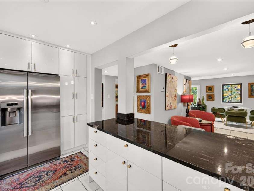 3762 Winding Creek Lane, Charlotte, NC 28226.  MLS# CAR4434831, YatesRealty ID 56737. Sleek Renovated Open Kitchen