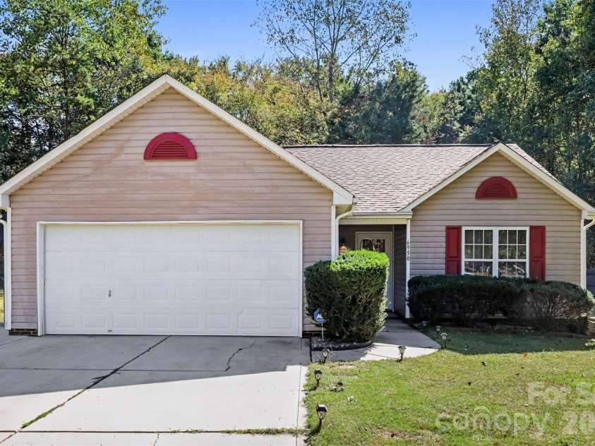 6950 Silver Garden Lane, Charlotte, NC 28216.  MLS# CAR4434533, YatesRealty ID 56739. 